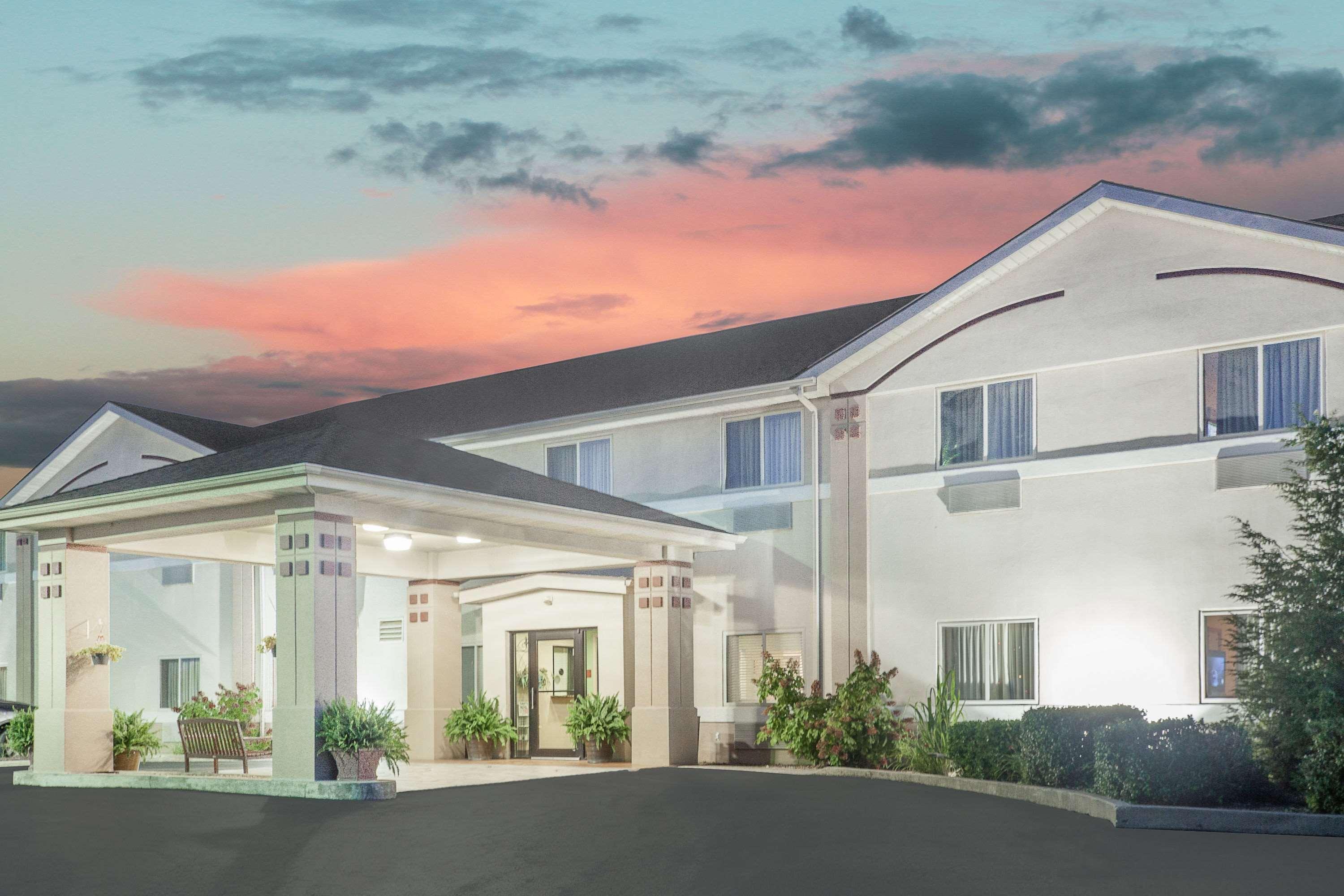 Super 8 By Wyndham Central City Exterior foto